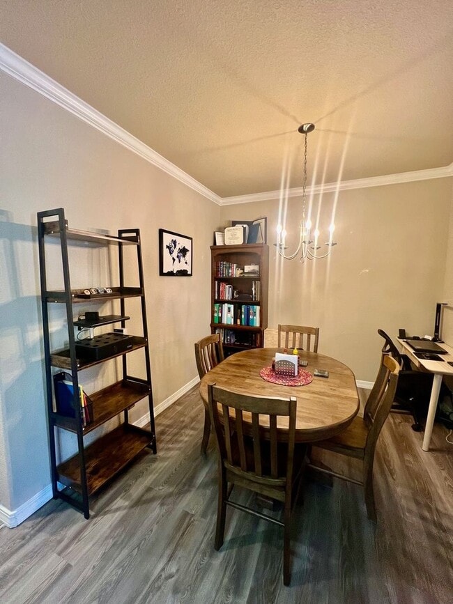 Building Photo - Stylish 2-Bed Condo Available!