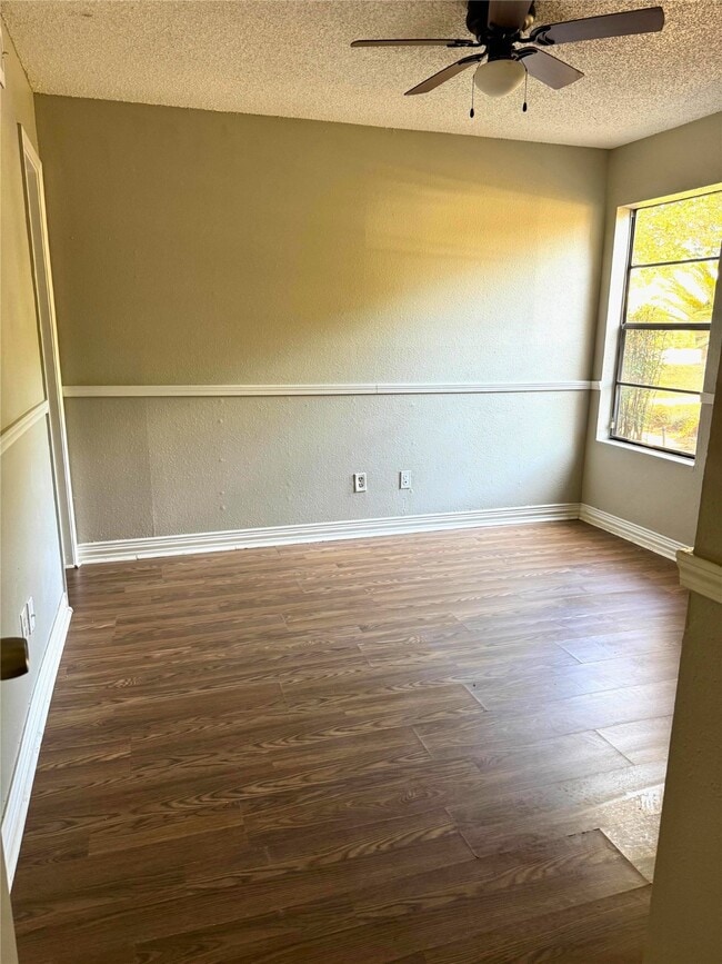 Foto del edificio - 12900 Walden Rd