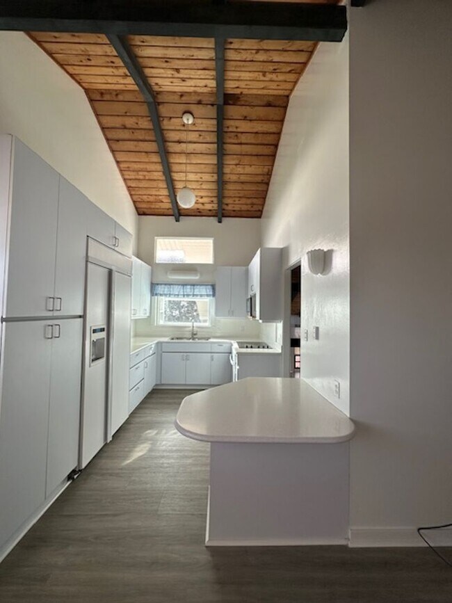 Building Photo - Spacious 4 Bedroom, 2 Full Bath Single Fam...
