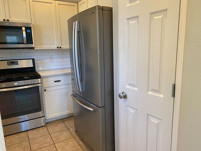 Building Photo - Super Cute 3 Bedroom Home With Porch Swing!