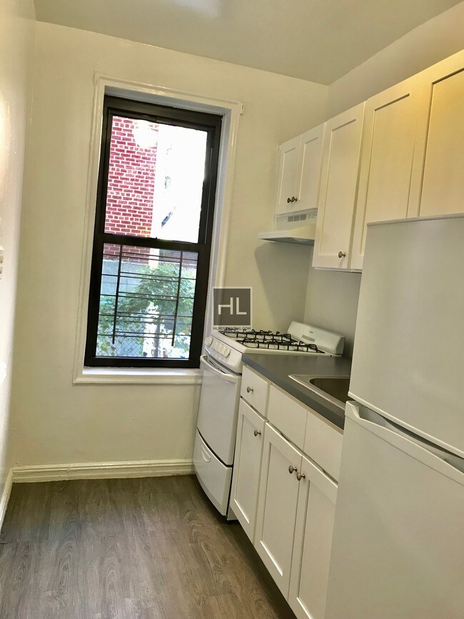 Building Photo - STUDIO/ JACKSON HEIGHTS/ HAMPTON STREET,