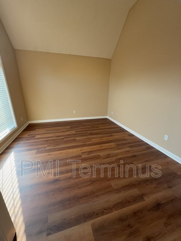 Foto del edificio - 6122 Farmwood Way SE