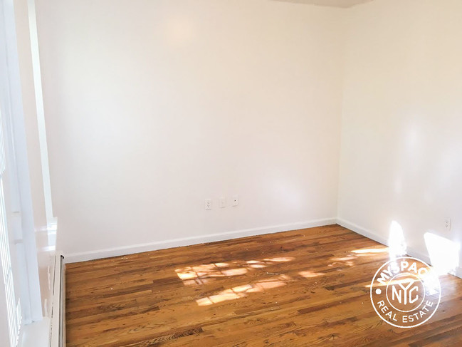 Foto del edificio - 718 Quincy St