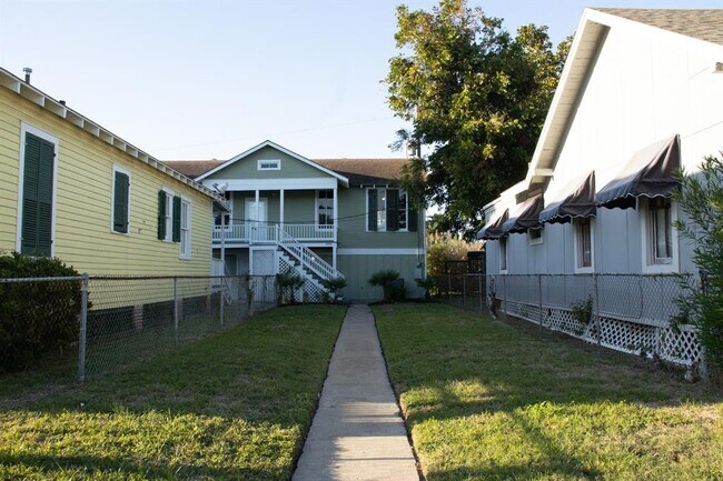 Building Photo - 4718 Avenue Q 1/2