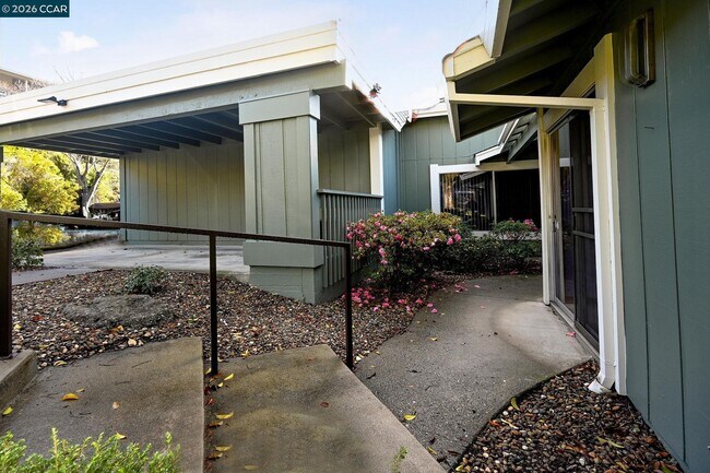 Foto del edificio - 2110 Cactus Ct