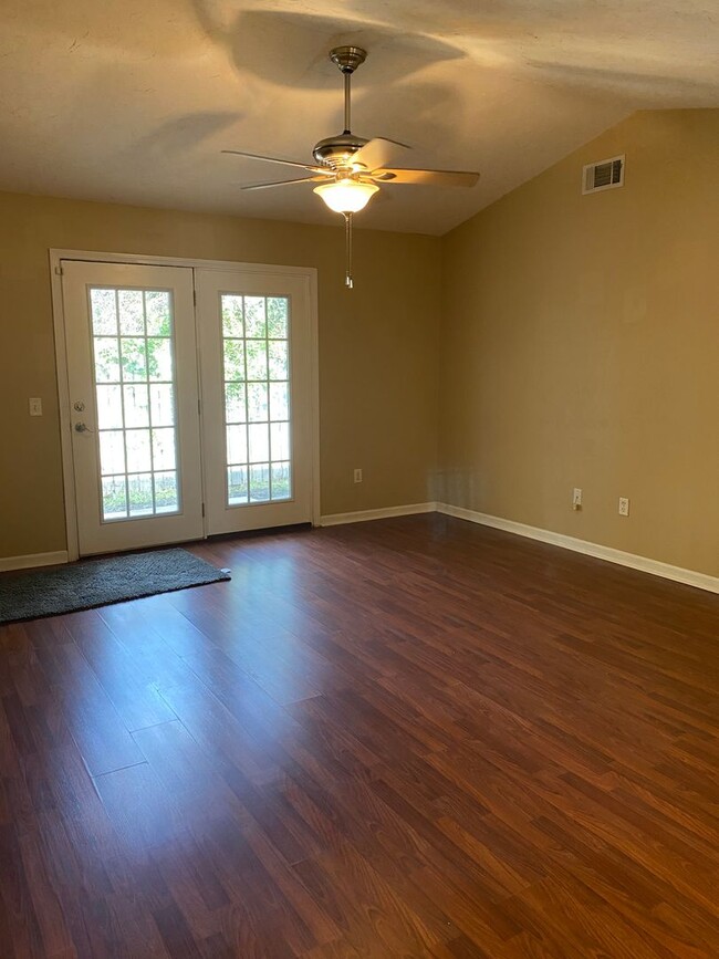 Foto del edificio - 3 bedroom 2 bath townhome in Towne Park