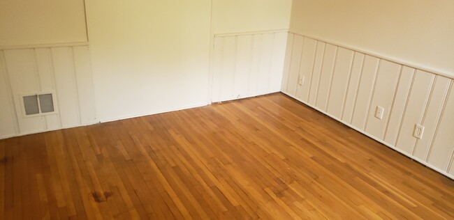 Building Photo - 714 Levering Ave