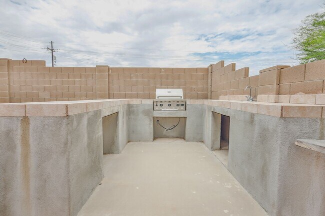 Foto del edificio - 3 bedroom, 2 bath