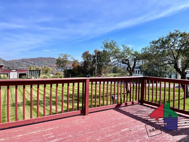 Building Photo - Your Dream Home Awaits: Spacious 3-Bedroom...