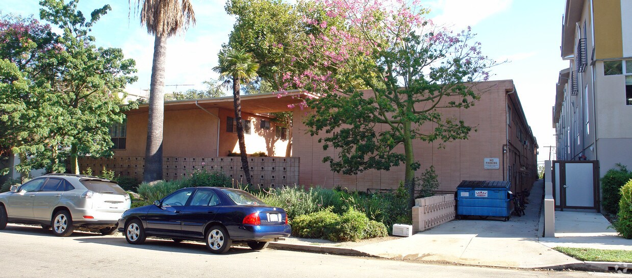 Primary Photo - Twin Palms