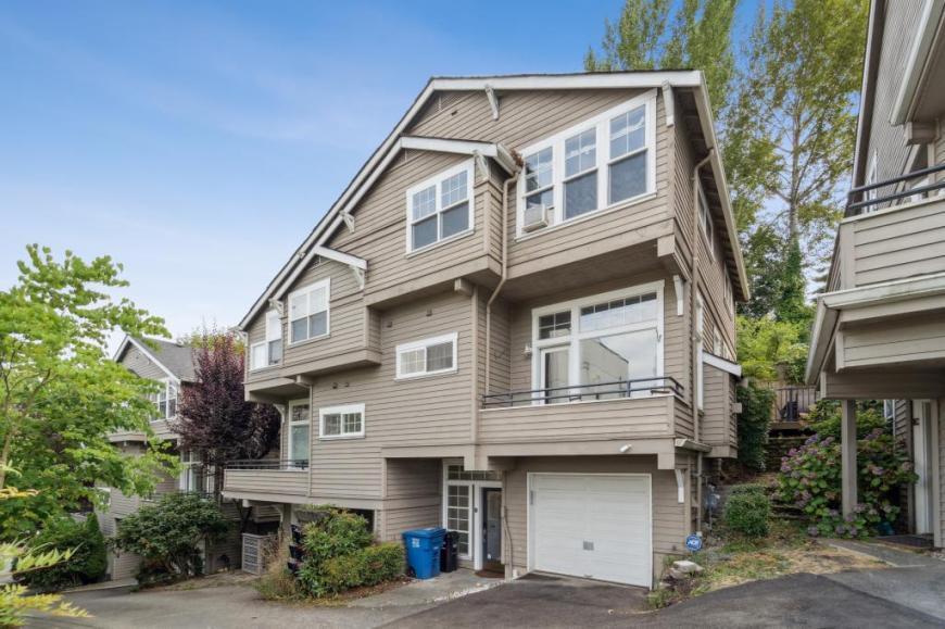 Foto principal - 3 bedroom in Seattle WA 98112