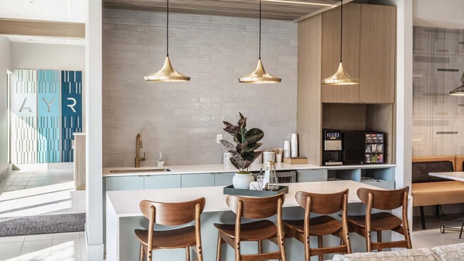 Foto del edificio - 6160 N Rural St