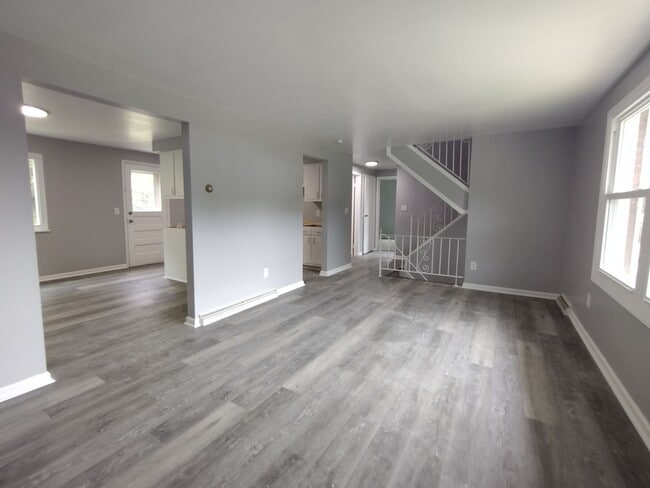 Building Photo - 4 Bedroom House in Plum School District