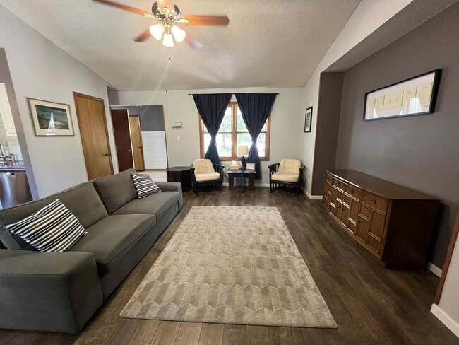 Building Photo - COMING SOON:  Beautiful 3 BEDROOM / 2.5 BA...