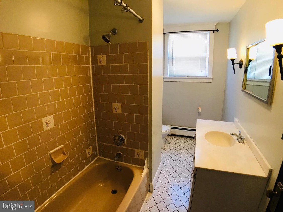 Foto principal - 313 E 33rd St