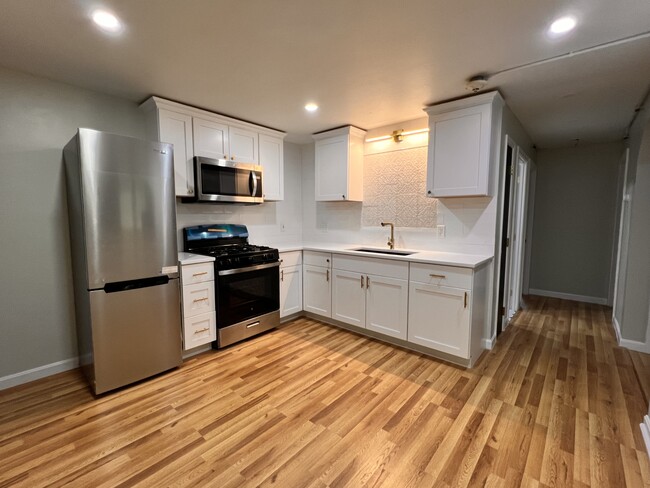 Foto del edificio - 2160 Mineral Spring Ave