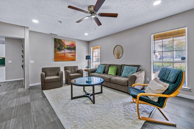 Foto del edificio - 917 Carmela DriveBEDROOM 1A - 794366