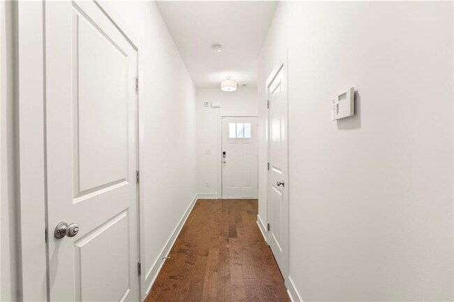 Foto del edificio - 1833 Edgehill Dr