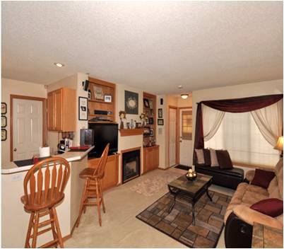 Sala de estar - 6855 Woodland Ave