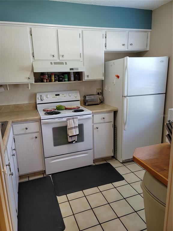 Building Photo - 13850 Oakwood Ln