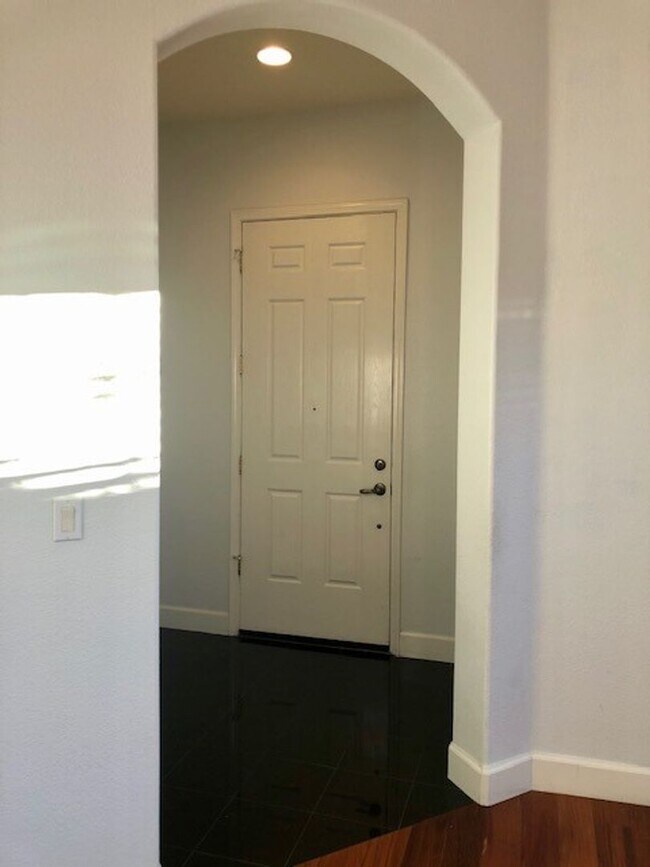 Foto del edificio - Avail. 1/1/24. Spacious 4 bedroom home in ...