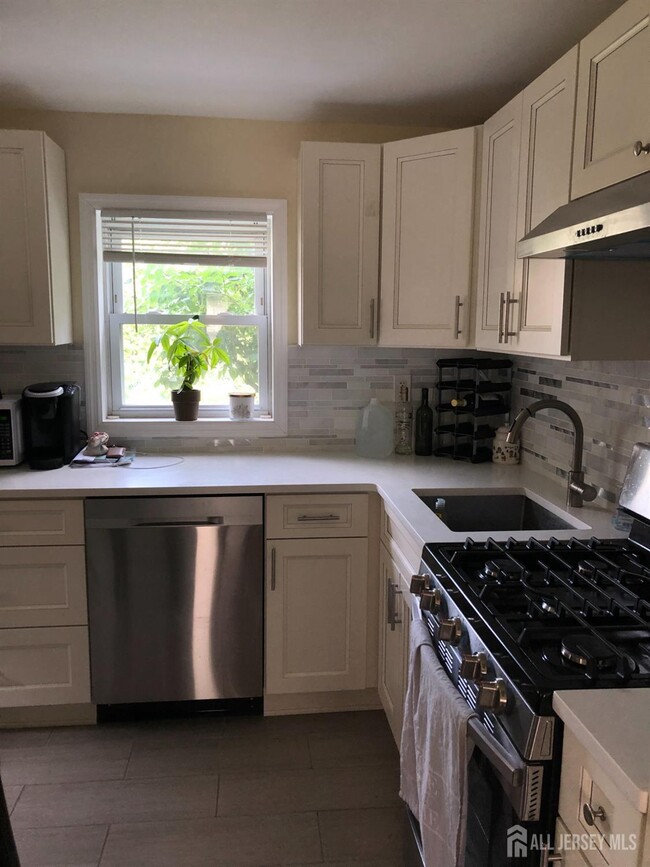 Building Photo - 53 Coolidge Ave