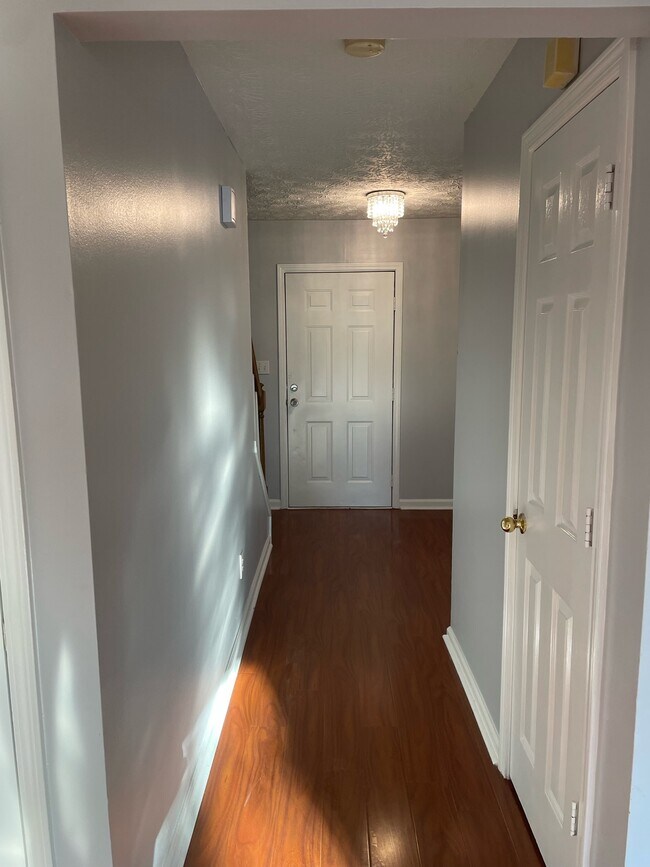 foyer - 3682 Regency Park Dr