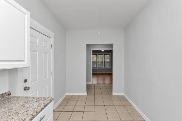 Building Photo - 2 bedroom in Chicago IL 60637