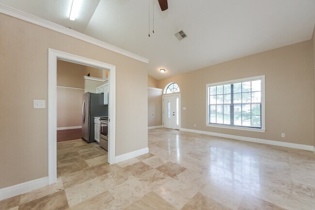 Foto del edificio - 1633 Liggins Ave