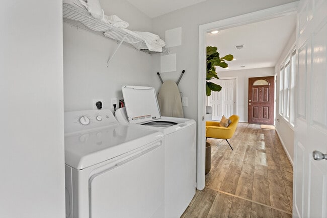 Foto del edificio - 6532 Summerton Way