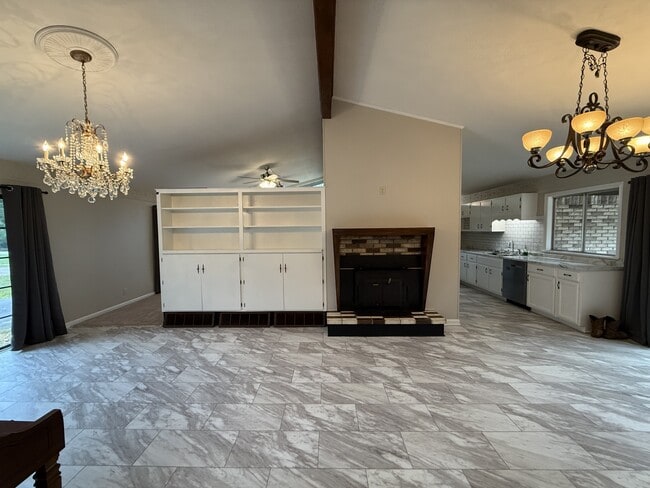 Building Photo - 107 Diamond Dr