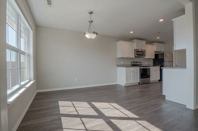 Building Photo - 4 Bedroom 2 Bath in Sundowner Estates Prai...