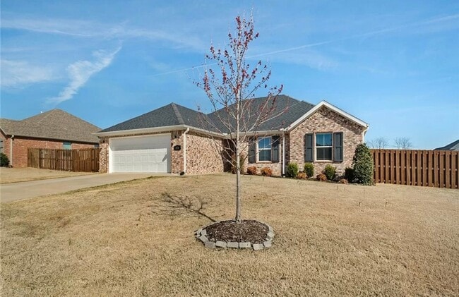 Building Photo - Available June 1st! 3-Bedroom, 2-Bathroom ...