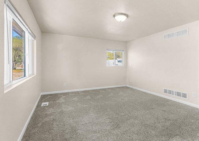 Foto del edificio - Newly remodeled single family home offering application fees waived as well as $200 off First Mon...