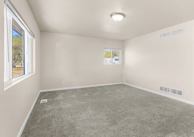 Foto del edificio - Well-Maintained 3-Bedroom Home with Modern...