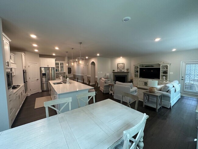 Building Photo - Covered Bridge Trail Single Family home!