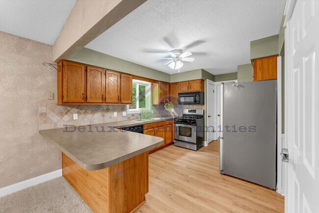 Foto del edificio - Beautiful Spacious 4 Bedroom Kentwood Home