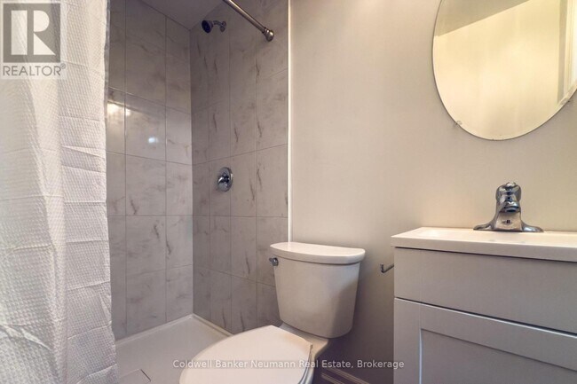 Photo du bâtiment - 14 McElderry Rd