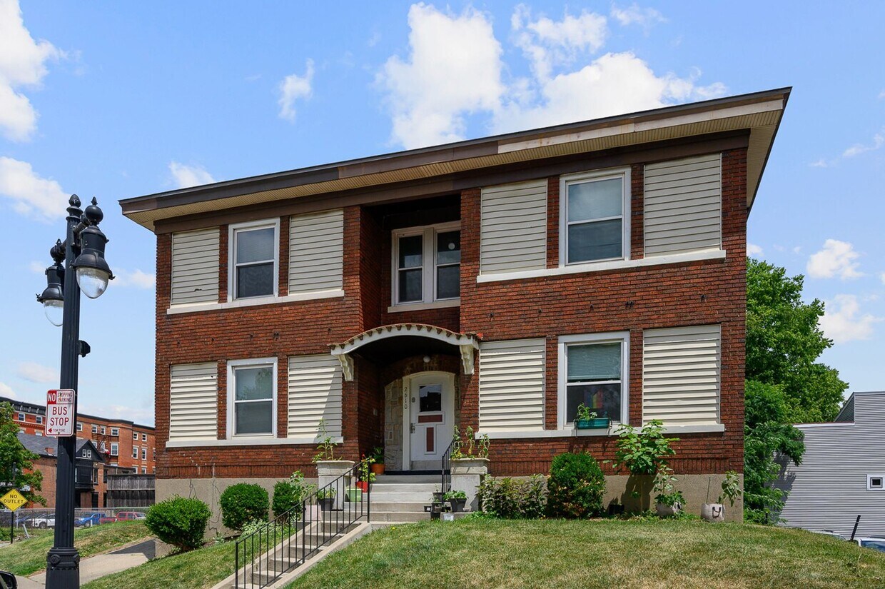 Primary Photo - 2610 Woodburn Ave