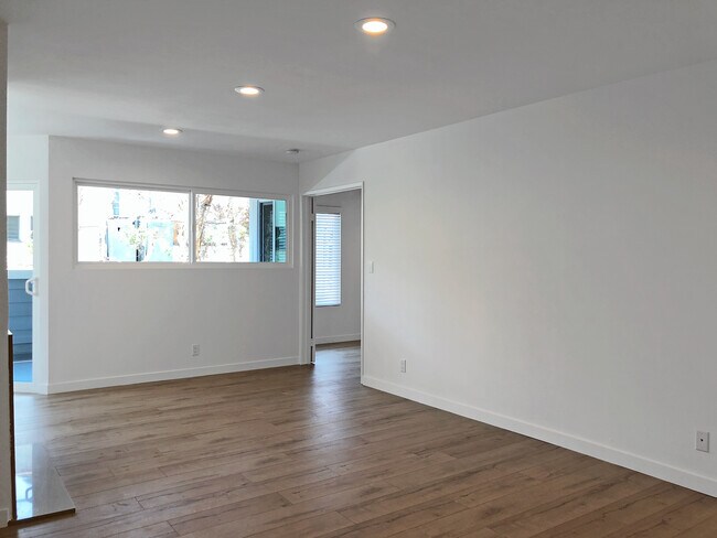 Foto del edificio - 853 N Hayworth Ave