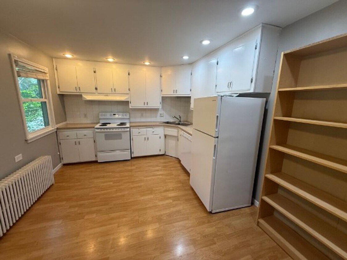 Foto principal - St. Anthony Park ! Rarely Available ! 2 Be...