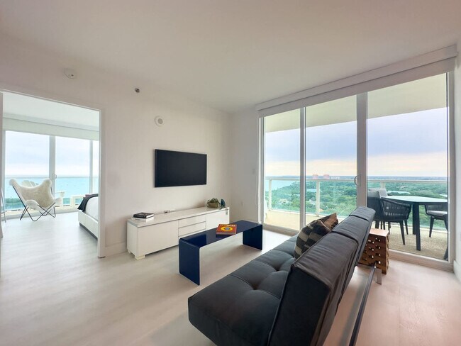 Foto del edificio - 2889 McFarlane Rd