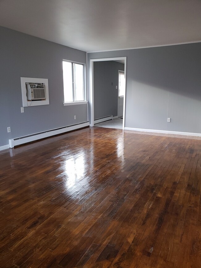 Building Photo - 722 Erford Rd