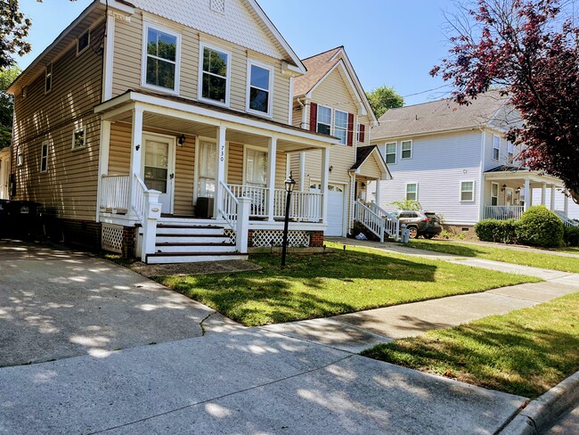 Building Photo - 730 Maltby Ave