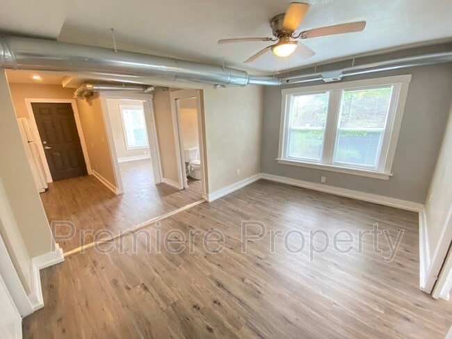 Foto del edificio - 2102 E 33rd St