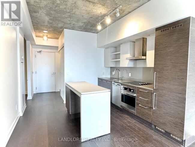 Building Photo - 1030 King St W