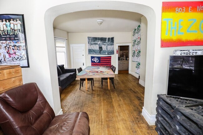 Foto del edificio - 803 E Nora Ave