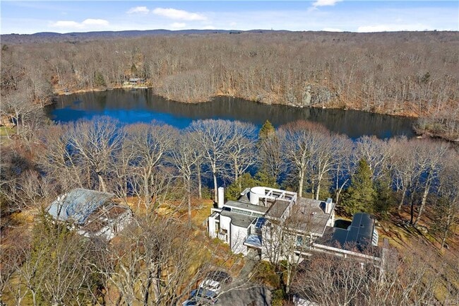 Building Photo - 40 Mallard Lake Rd