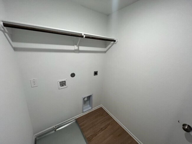 Building Photo - 18922 Western Fls Ct