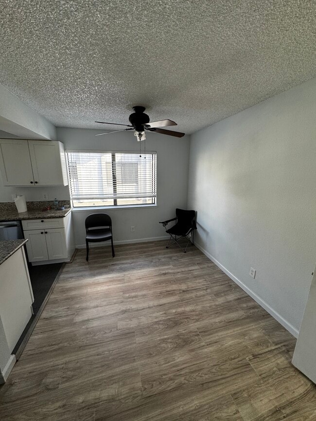 Foto del edificio - 2208 N Broadway